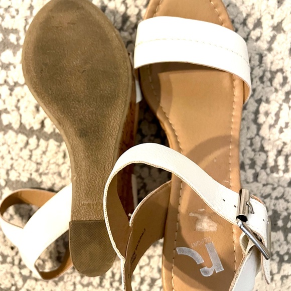 Report White Leather Strap Sandals - Size 10 - Picture 4 of 4
